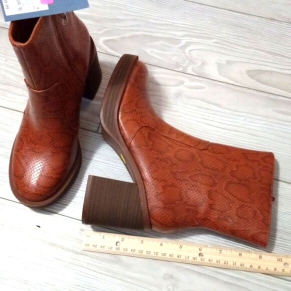 (37-3418) Universal Thread Jenna Boots Size 9 - Picture 4 of 13